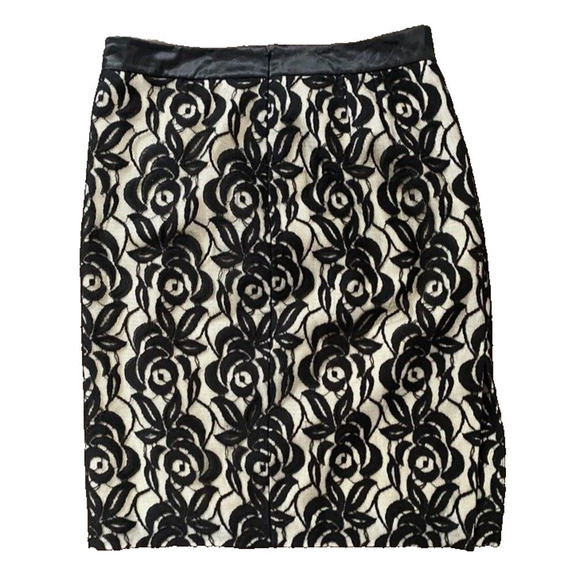 Ann Taylor- Women’s Black Lace over cream color liner Pencil Skirt Size 8 - Picture 2 of 5